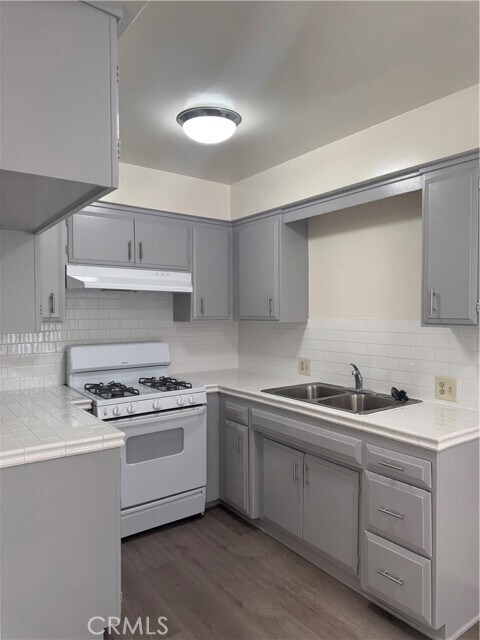 Building Photo - 428 N Electric Ave