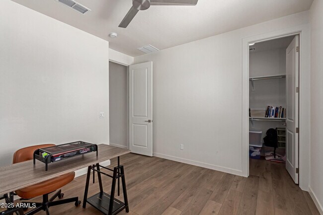 Building Photo - 3746 E Earll Dr