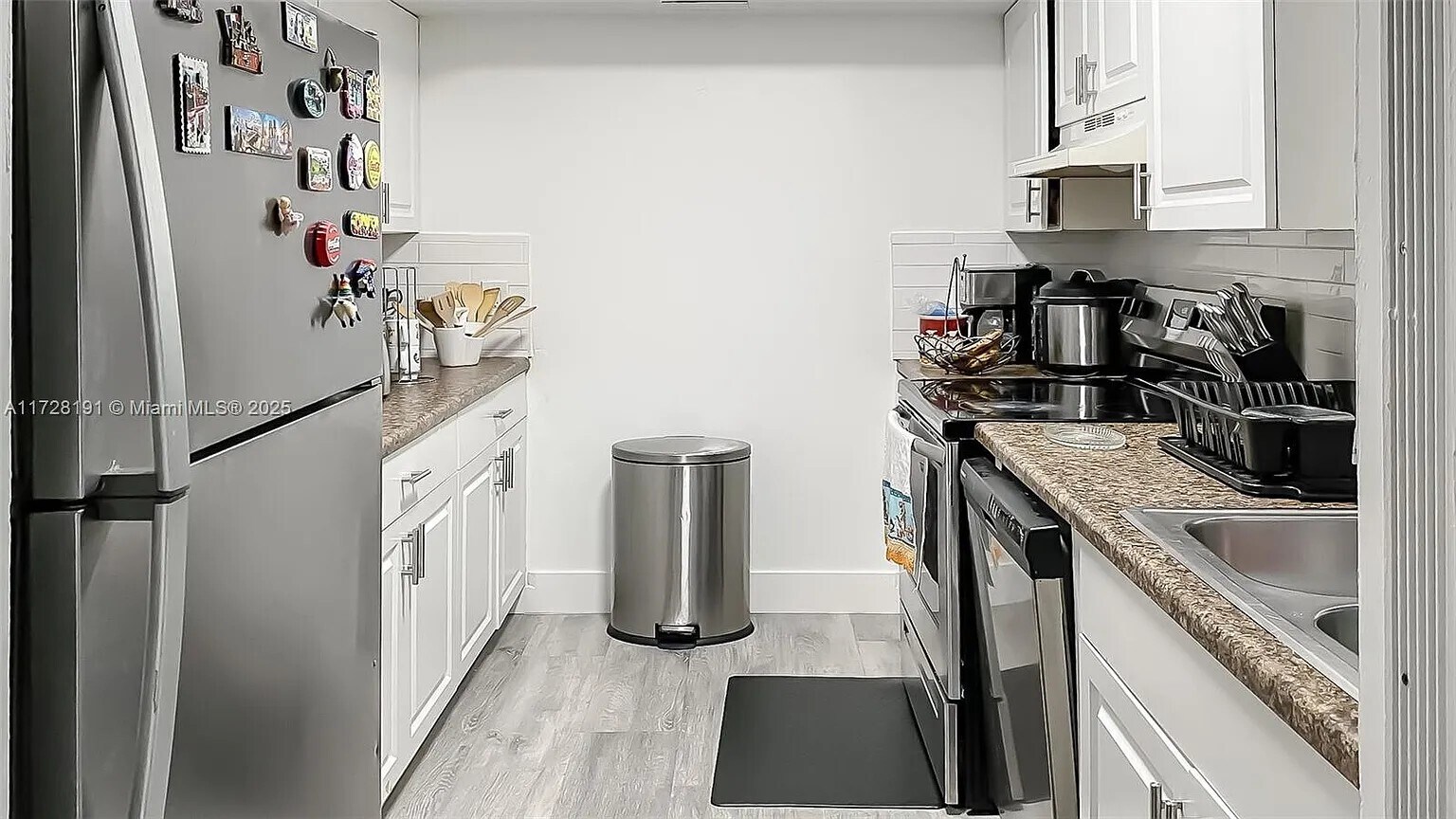 Building Photo - 1060 Crystal Lake Dr