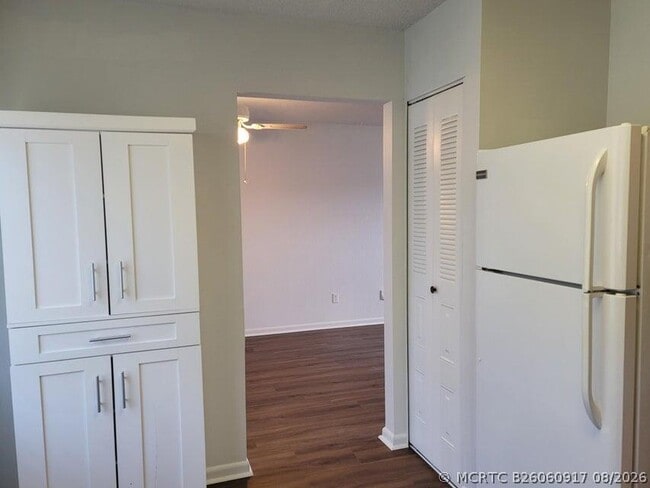 Building Photo - 311 SW Virden Ct