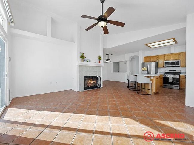 Building Photo - Beautiful 4 Bedroom Home In The Southwest!