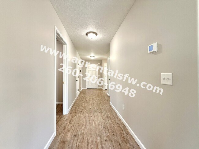 Building Photo - 3 Bedroom House