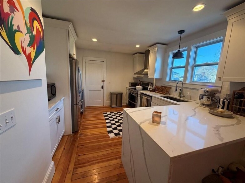 Building Photo - 16 Apthorp Ave