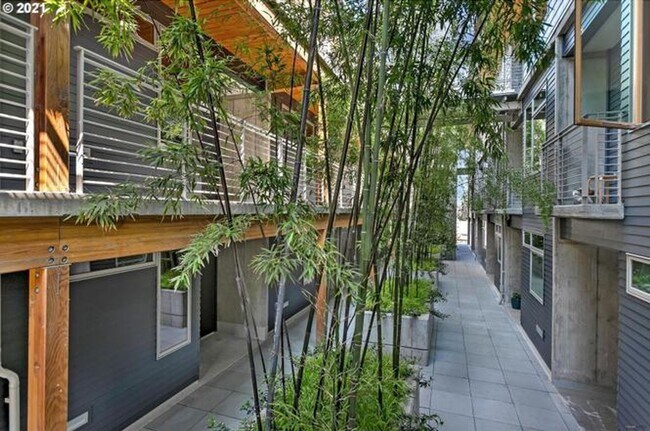 Building Photo - Urban Retreat in the Heart of Mississippi w/ Reserved Parking – 2bd/1.bath Upscale Condo