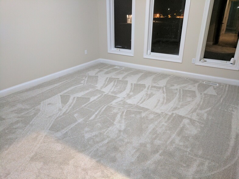 Building Photo - 306 Southwest Carriage Drive