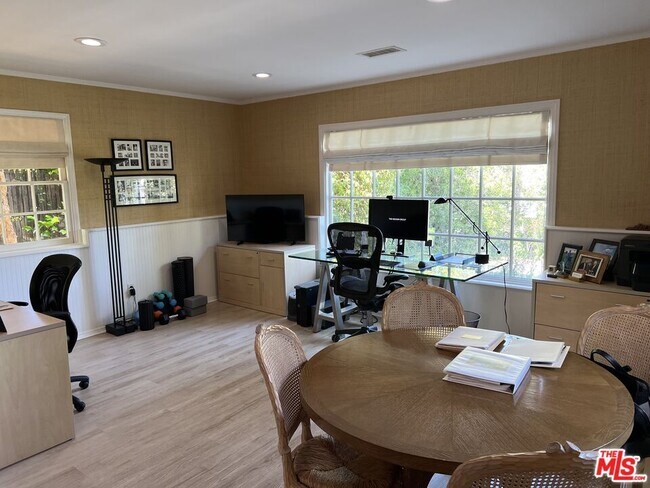 Building Photo - 8050 Mulholland Dr