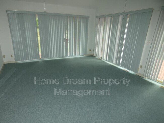 Building Photo - 10451 Edgehill Ln