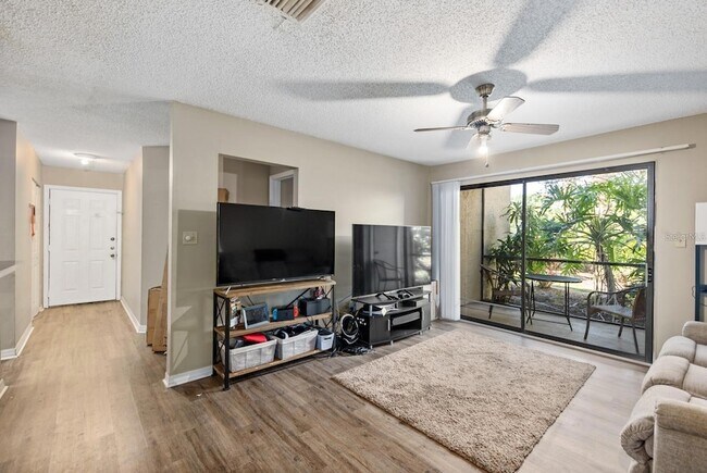 Building Photo - 4045 Crockers Lake Blvd