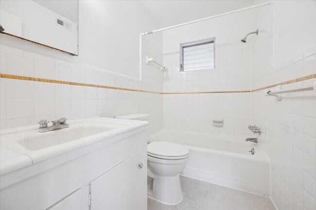 Building Photo - 3703 Roseland St