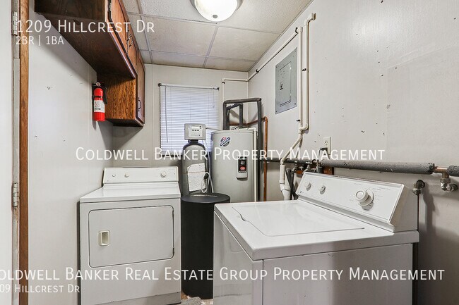 Building Photo - 1209 Hillcrest Drive, Kaukauna