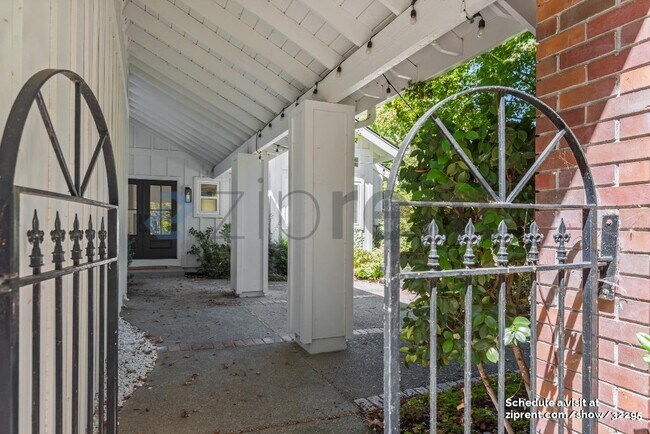 Building Photo - 144 Oakridge Dr