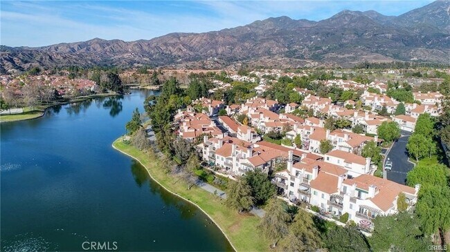 Building Photo - 225 Montana Del Lago Dr