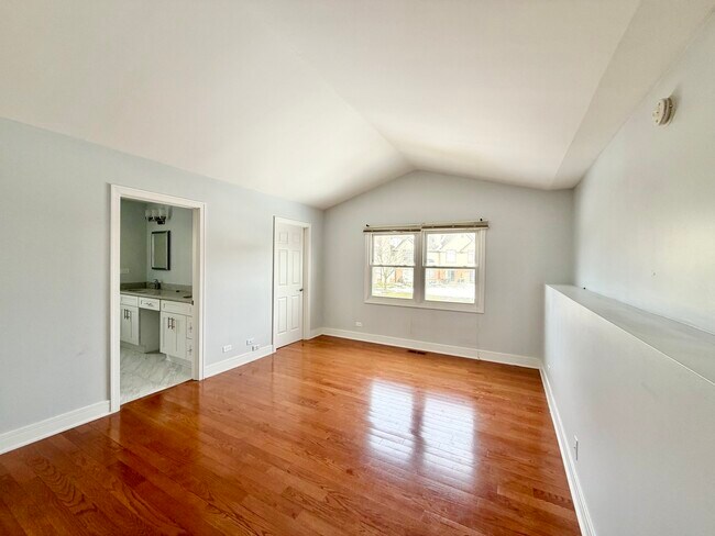 Building Photo - 213 Vintage Ln