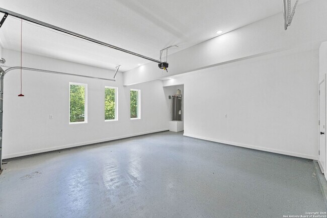 Building Photo - 108 Vine St