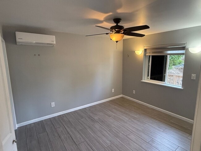 Building Photo - Fully Renovated 1-Bedroom Duplex with Large Outdoor Patio in Martinez