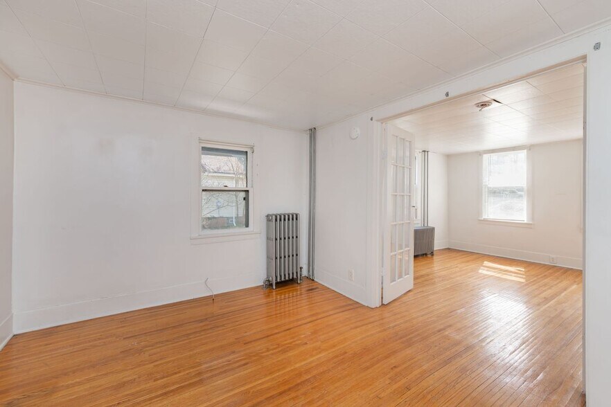 Building Photo - 54 Sanford St