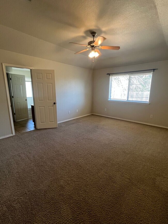 Building Photo - 1607 Schottische Ln