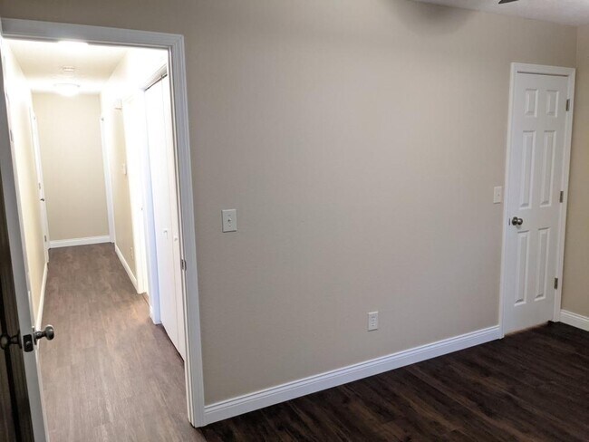 Building Photo - 1814 Cedarcrest Ave