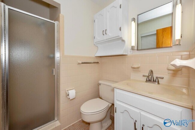 Building Photo - 1610 Chapman Ave NE