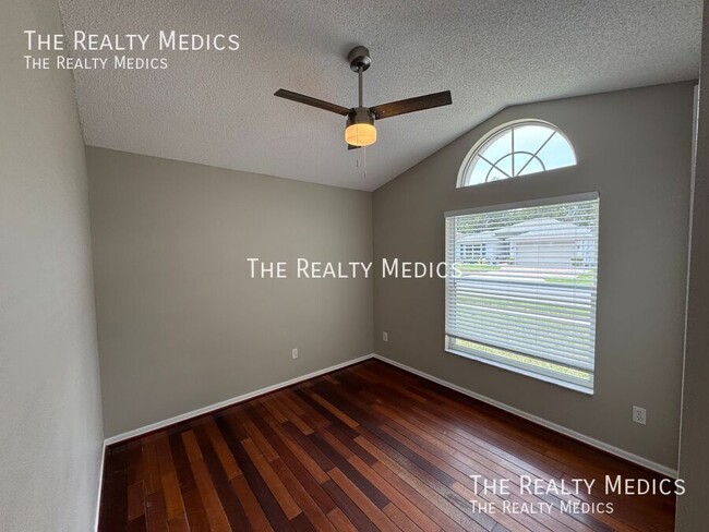 Building Photo - 833 Brightview Dr