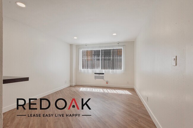 Building Photo - 310 S Kenmore-104