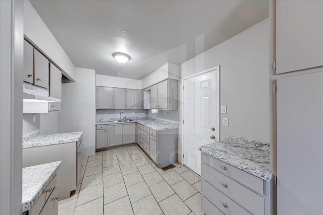 Building Photo - 3224 Welch Dr
