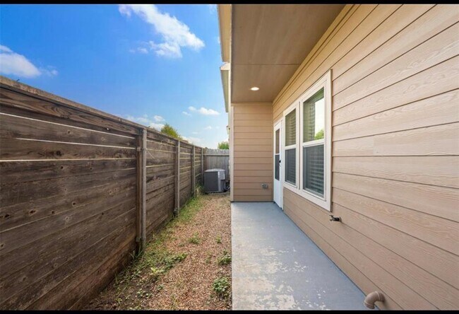 Building Photo - 12623 Ashford Shore Dr