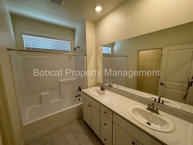 Building Photo - 837 Bravestone Ave