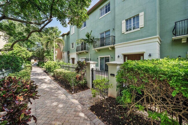Building Photo - 48 NW Hawthorne Pl