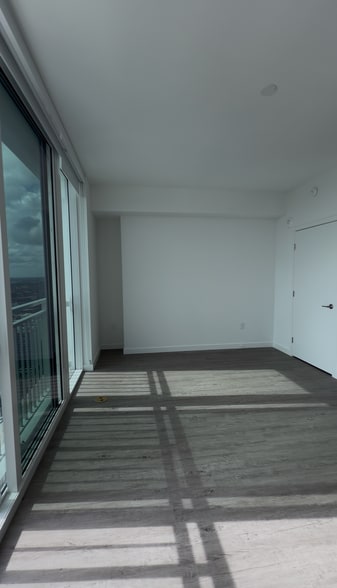 Building Photo - 2000 N Bayshore Dr