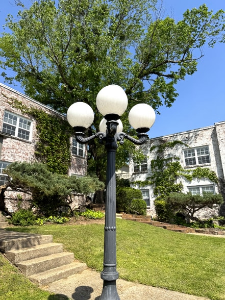 Building Photo - 529 Whitham Ave