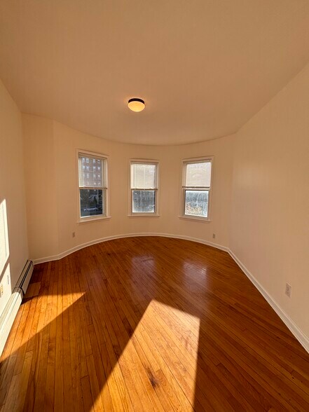 Building Photo - 1371 Commonwealth Ave