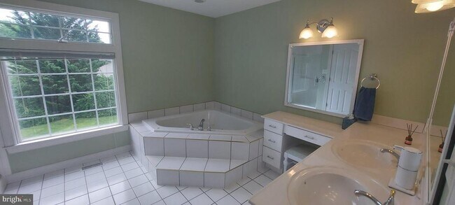 Building Photo - 11406 Rolling Green Pl