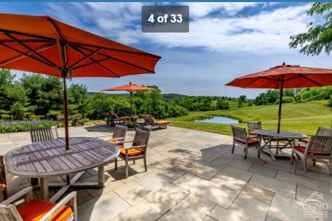 Building Photo - 852 Columbia St