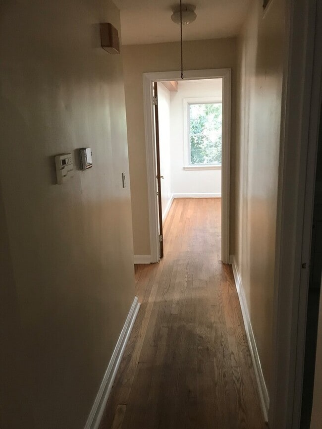 Building Photo - 1933 Kilburn Dr NE