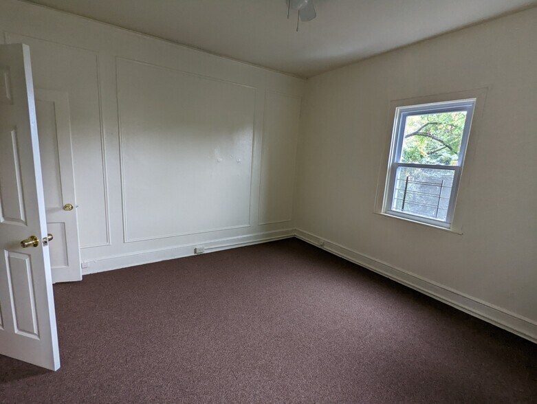 Building Photo - 463 S 10th Ave