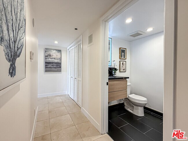 Building Photo - 1133 5th St