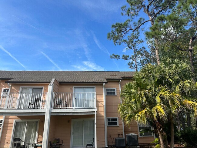 Building Photo - Spacious 3 bedroom condo, perfectly located near shopping & attractions!