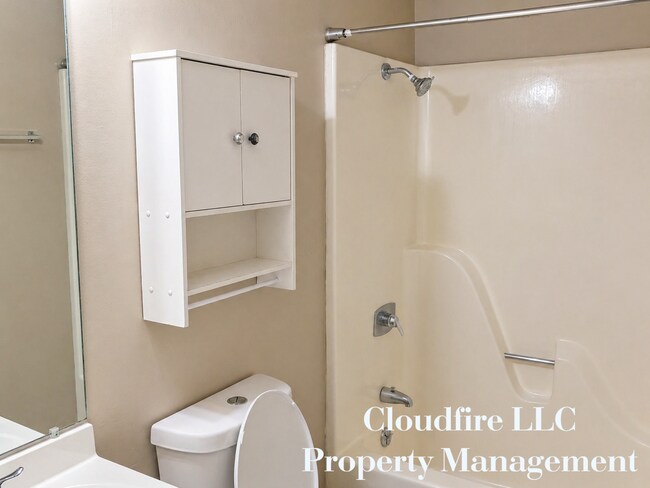 Building Photo - 232 James Cir