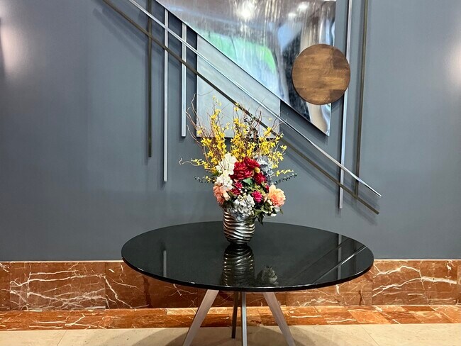 Building Photo - 211 E Ohio St