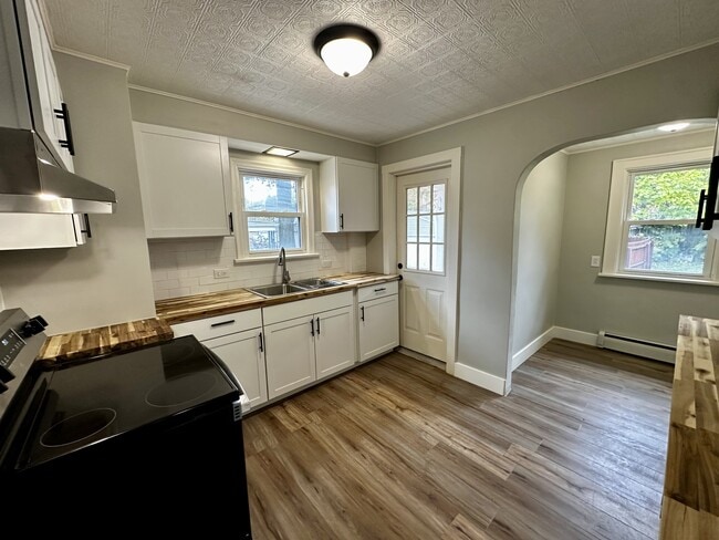 Building Photo - 2221 13th St SW