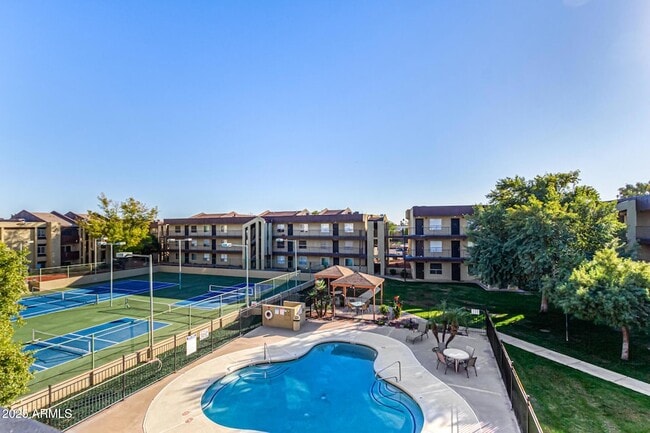 Building Photo - 461 W Holmes Ave