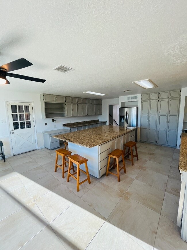 Building Photo - 6407 Los Altos Dr