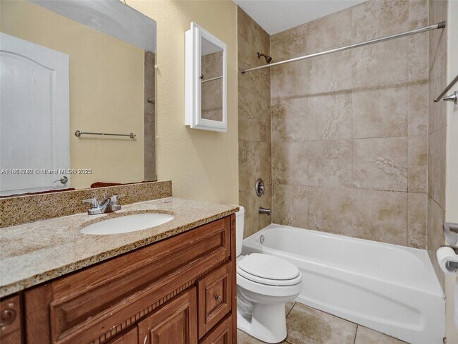 Building Photo - 425 NW 40th Ct