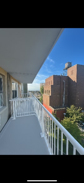 Building Photo - 2-21 Beach 80th St