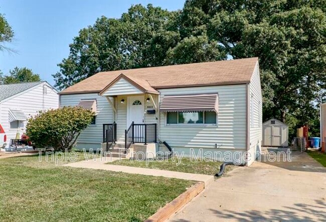 Building Photo - 9823 Meadowview Dr