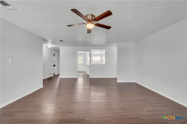 Building Photo - 4300 Beach Ball Dr