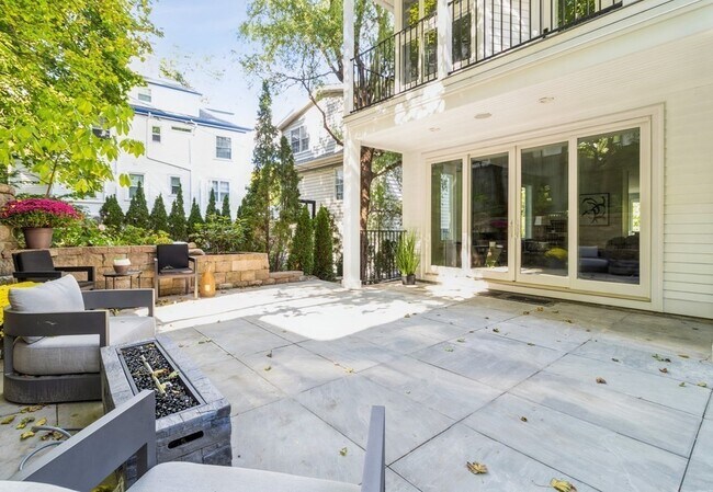 Building Photo - 89 University Rd