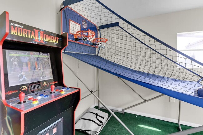 Building Photo - 7061 Coolidge St