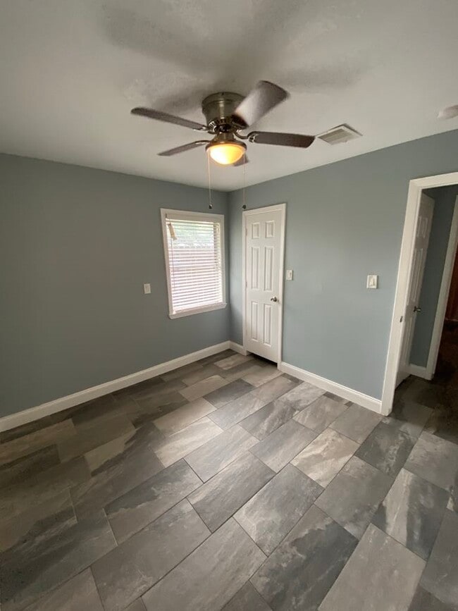 Building Photo - 8410 Sonneville Dr